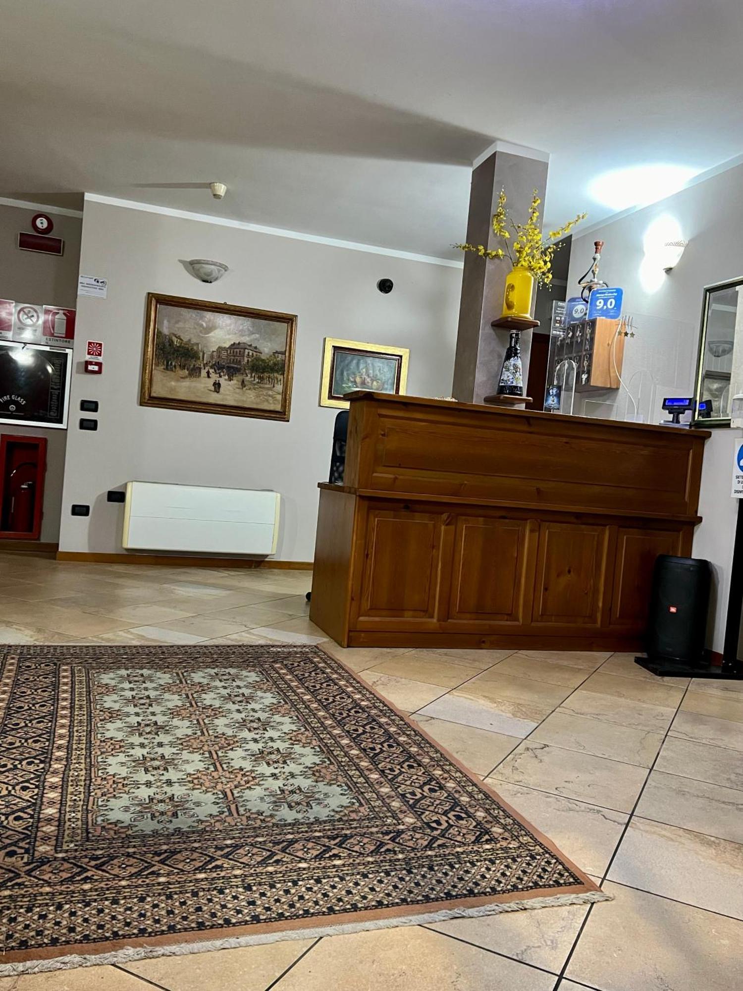 Albergo Quatro Pini Pozzolengo Bagian luar foto